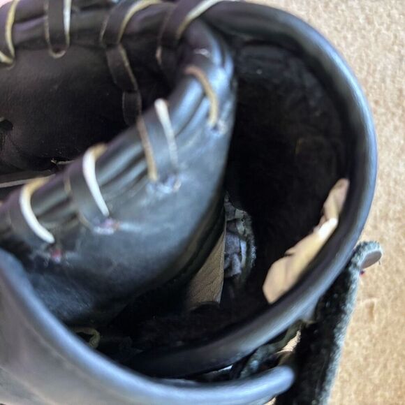 Rawlings FP1258 Fast Pitch 12 1/2” RHT Black Softball Glove - Picture 5 of 11